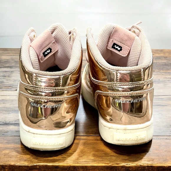 Girls Rosegold metallic sketchers light up shoes - Picture 3 of 8
